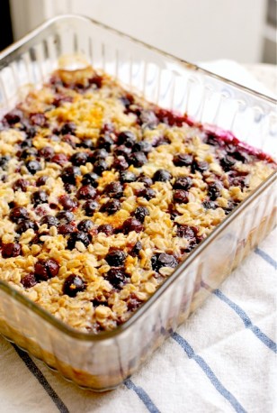baked-oatmeal-with-blueberries